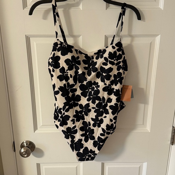 Shade and Shore Women’s Floral Black and Cream one-piece Swimsuit Size Large NEW - Picture 2 of 7